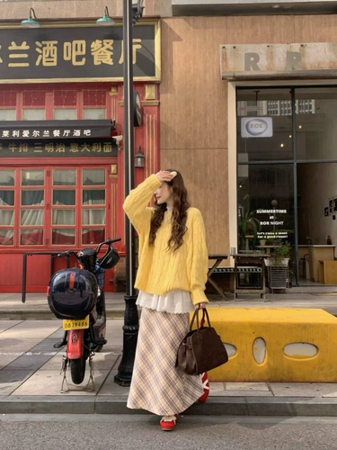 Желтый демисезонный свитер, изысканный стиль, оверсайз