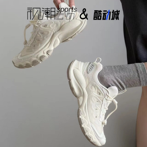 斐乐蘑菇鞋米白色户外运动跑步鞋