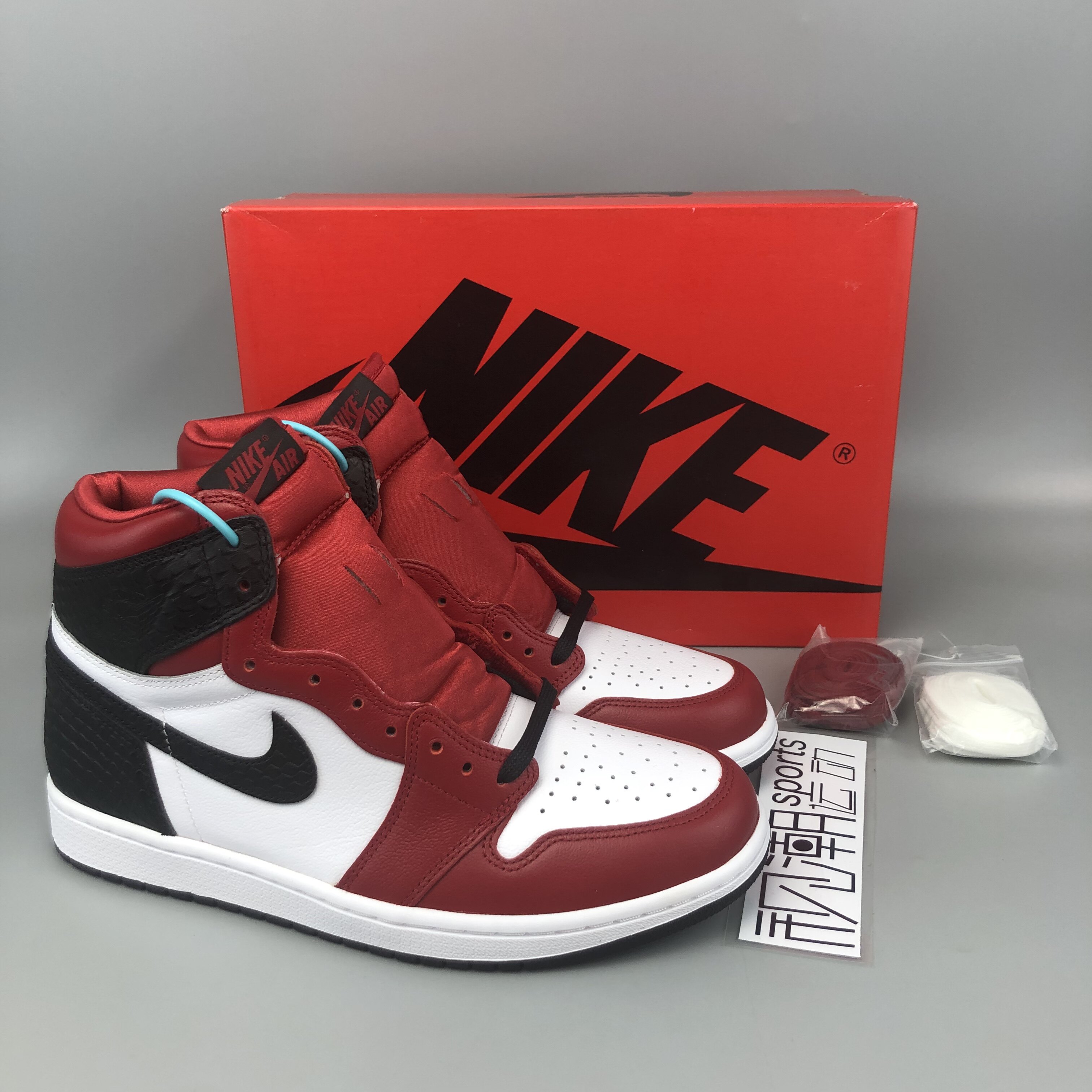 air jordan aj1黑白红丝绸蛇纹芝加哥男高帮实战篮球鞋cd0461-601