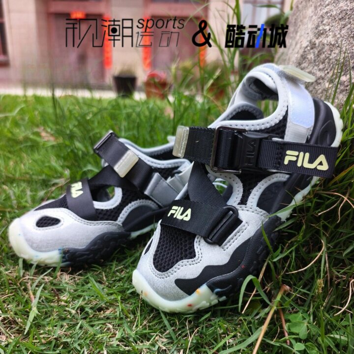 斐乐萤火虫黑色儿童防滑耐磨凉鞋