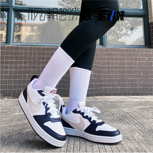 NikeCourtSE白黑中大童板鞋
