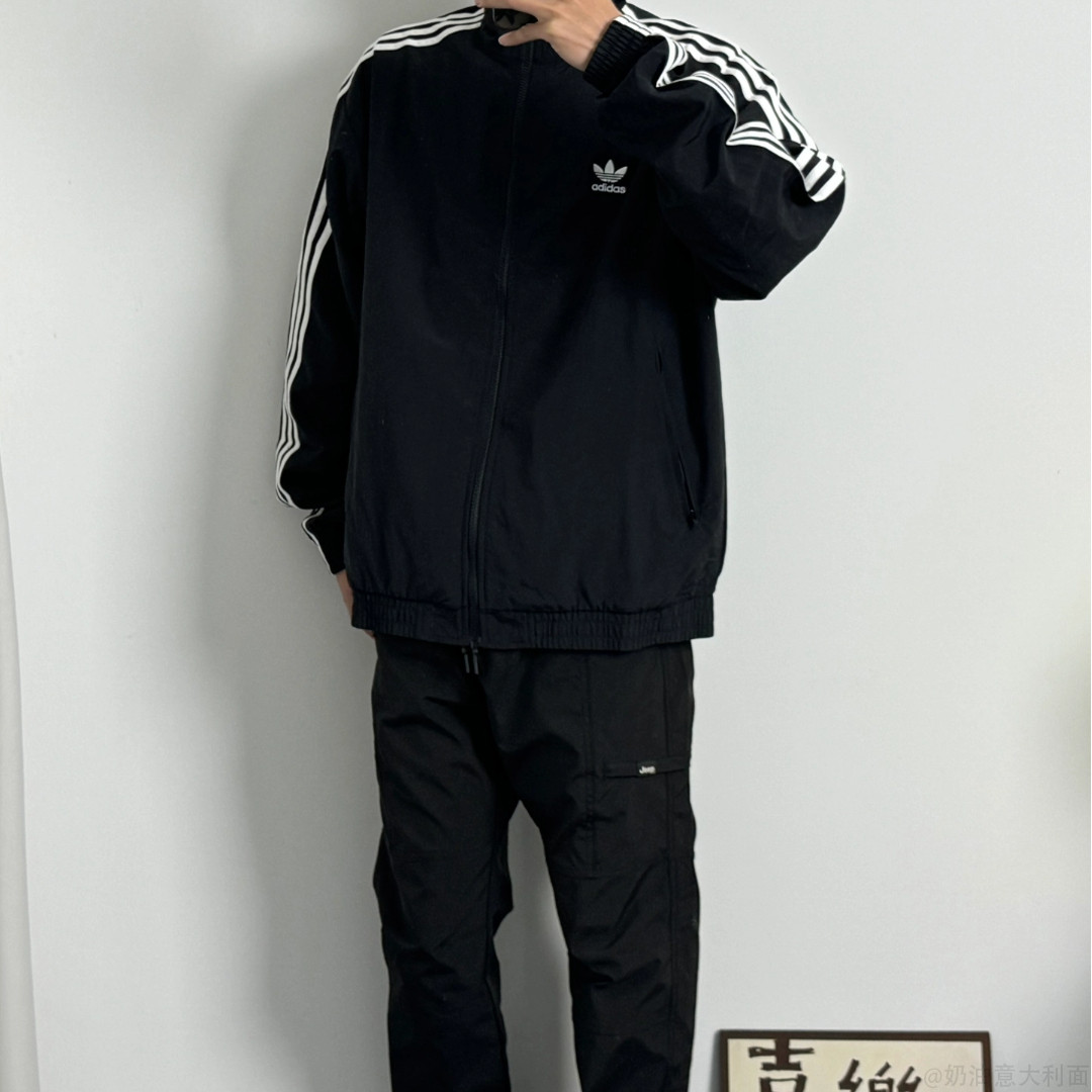 Adidas阿迪达斯 黑色男女时尚宽松运动休闲立领夹克外套KB2466