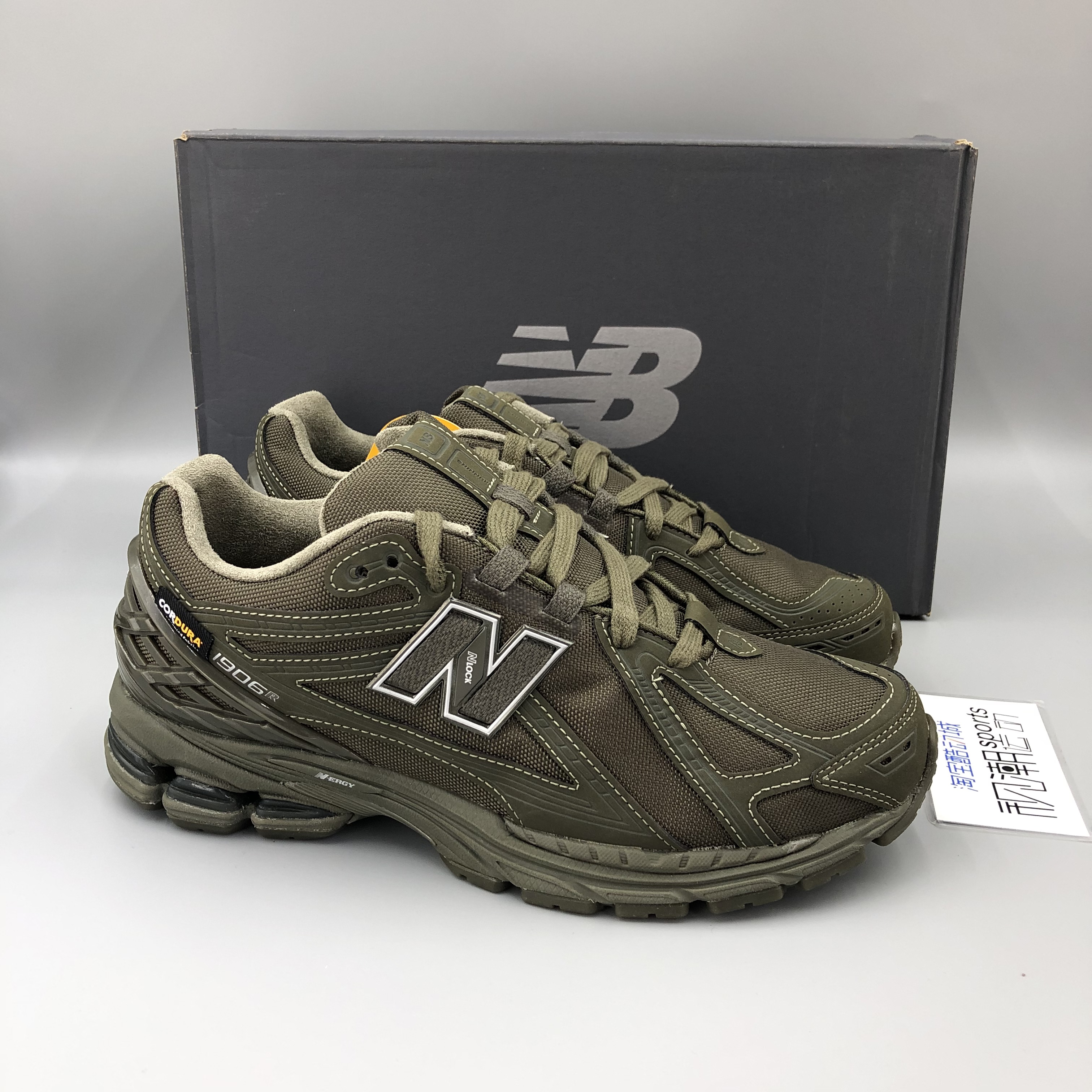 NB1906R军绿男女复古透气跑步鞋