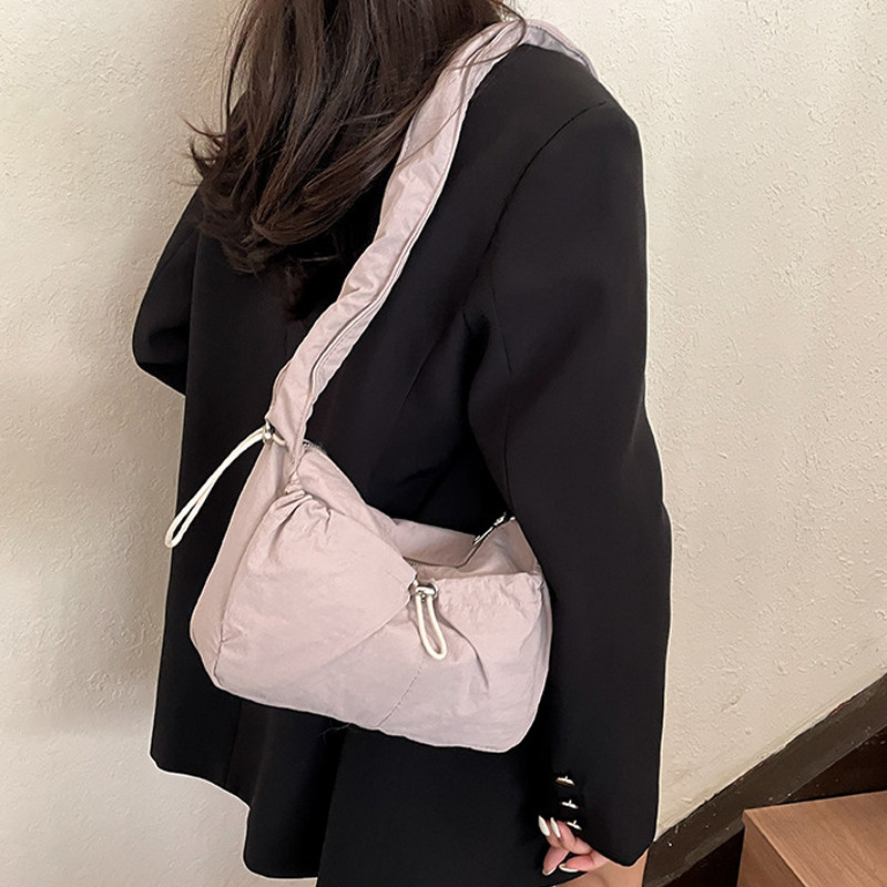 ins最新款云朵包女包休闲百搭小清新女斜挎包手机街拍手提抽绳包