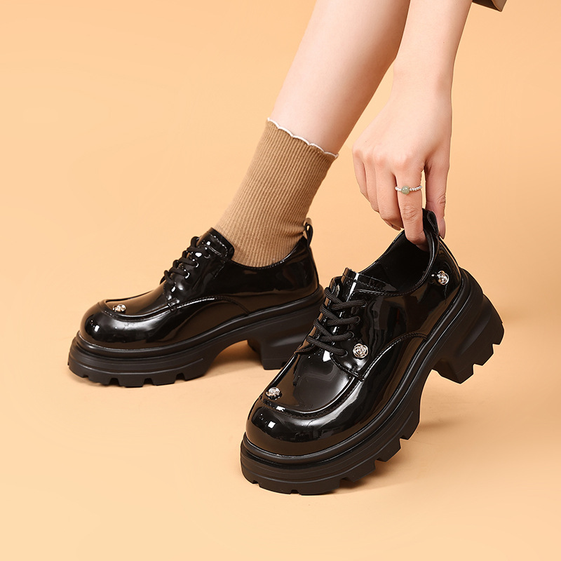 真皮乐福鞋女2025秋冬新款厚底亮皮面配裙子水钻小皮鞋一脚蹬