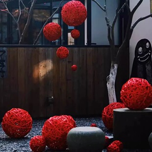 元旦新年装饰小院民宿节日氛围布置红色藤编球干枝镂空柳球挂饰