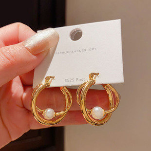小众设计感冷淡风交叉缠绕珍珠耳圈耳环女18K金色高级感夸张耳环
