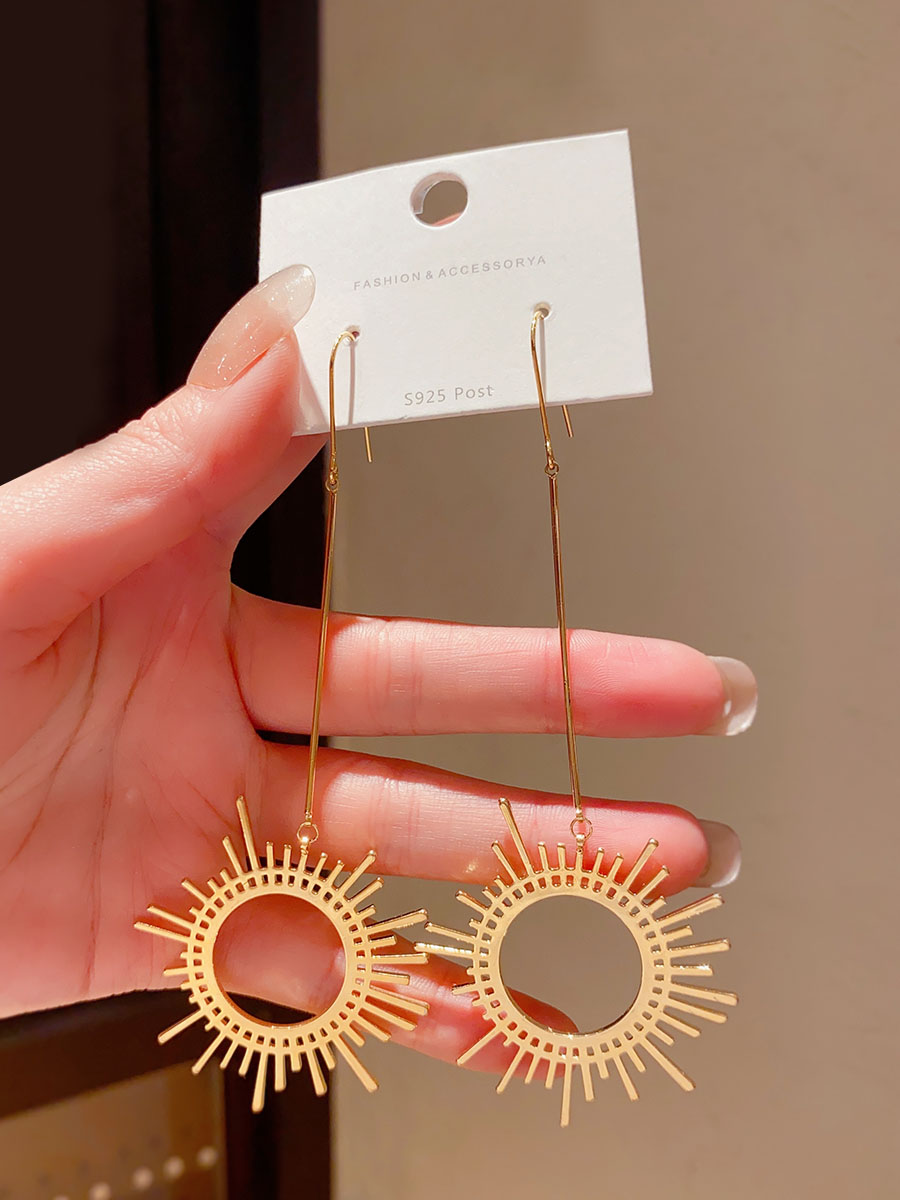 小众金属冷淡风太阳花耳环