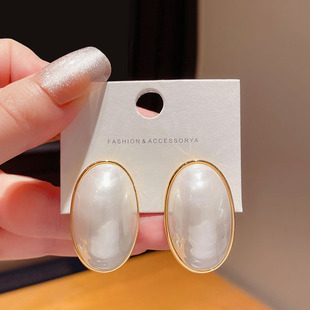 高级感法式珍珠耳环女2025年新款潮复古港风耳钉气质夸张大气耳饰