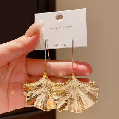 欧美风夸张复古18K金色银杏叶子耳钩大耳环女小众高级感树叶耳饰