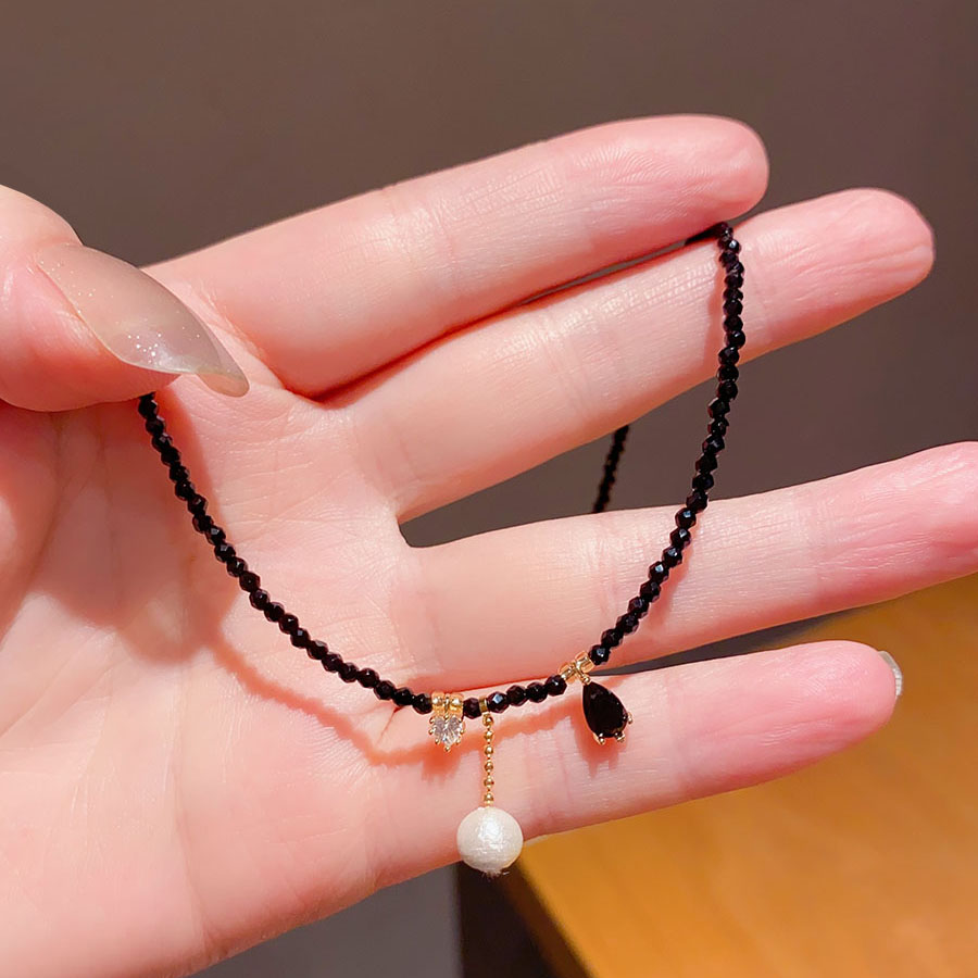 高级感黑色水晶串珠珍珠项链女复古小众颈饰轻奢气质短款锁骨链