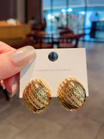 Retro 18K gold letter earrings with a sense of high-end women, exaggerated and niche design, trendy and elegant, large-sized stud earrings and earrings thumbnail 4