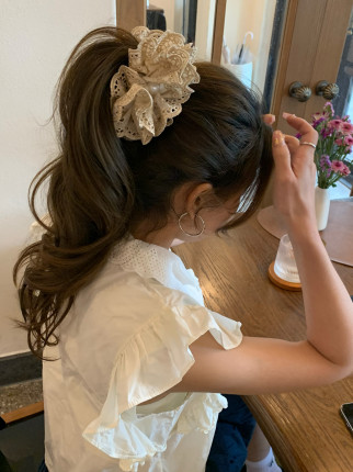 布艺蕾丝宫廷风花边发夹2026新款高级感扎马尾慵懒头饰香蕉夹女