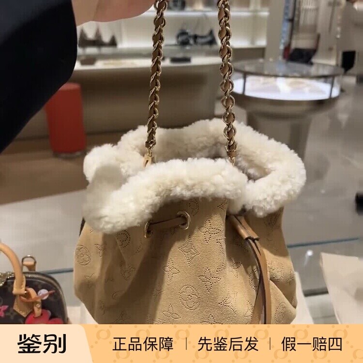 新款奢店代购 2024 LV/路易威登 BELLA泰迪毛绒限量单肩包 M11839
