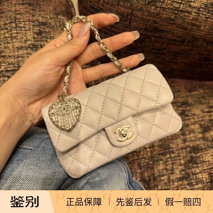 奢店代购 2025a新款 CHANEL/香奈儿 羊皮革经典爱心迷你包配挂钩