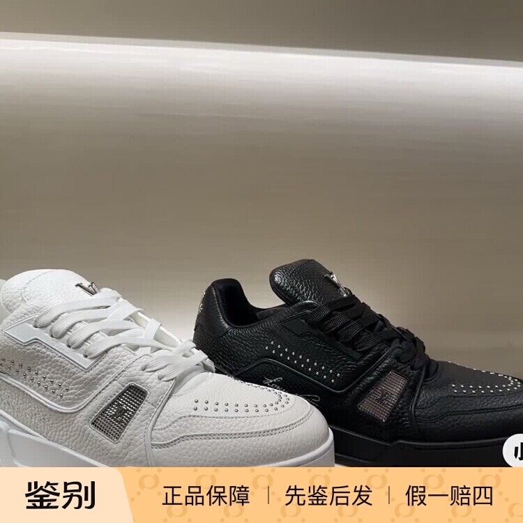 奢店代购 2025新款 LV/路易威登 TRAINER 铆钉牛皮运动鞋 1ADDCB