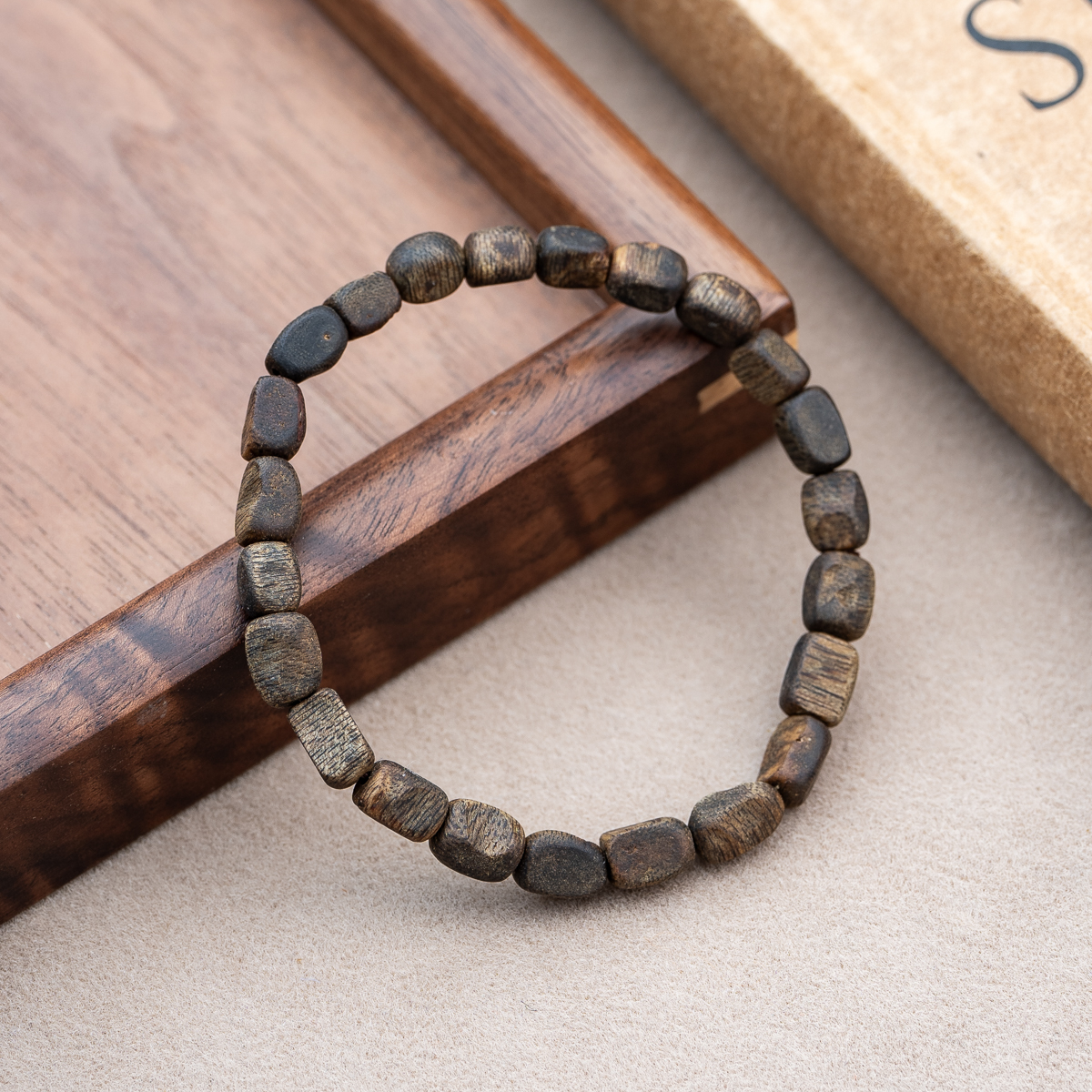 【仙选沉香】莺歌绿奇楠沉香沉水随形单圈手串（多样性发其一）