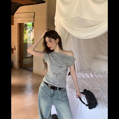 复古港风chic字母印花斜领露肩短袖t恤衫设计感小众修身套头上衣