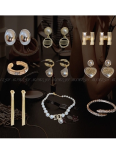 样板间衣帽间首饰项链耳环戒指衣柜陈列梳妆台软装家居装饰品摆件