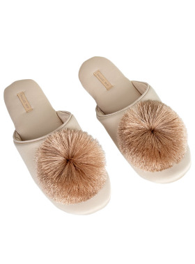 样板房卫生间浴室缎面轻奢布艺拖鞋地垫毯脚垫衣帽间软装饰品摆件