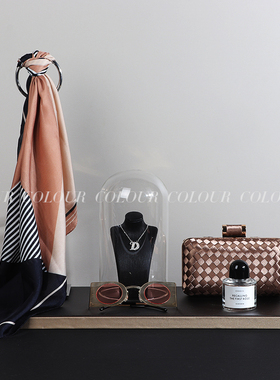星韵 现代轻奢样板房衣帽间软装饰品摆件丝巾晚宴包香水项链组合