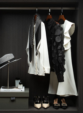 极简轻奢样板房衣帽间摆件套装黑白色系衣柜搭配衣服包包软装饰品