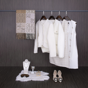 样板间衣帽间软装饰品小香风衣服女士衣柜卧室连衣裙项链摆件组合