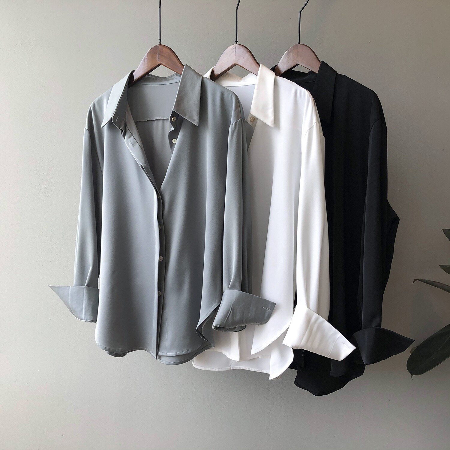 轻奢样板间女主人房衣帽间软装配饰衬衫服饰设计师专用服装摆件