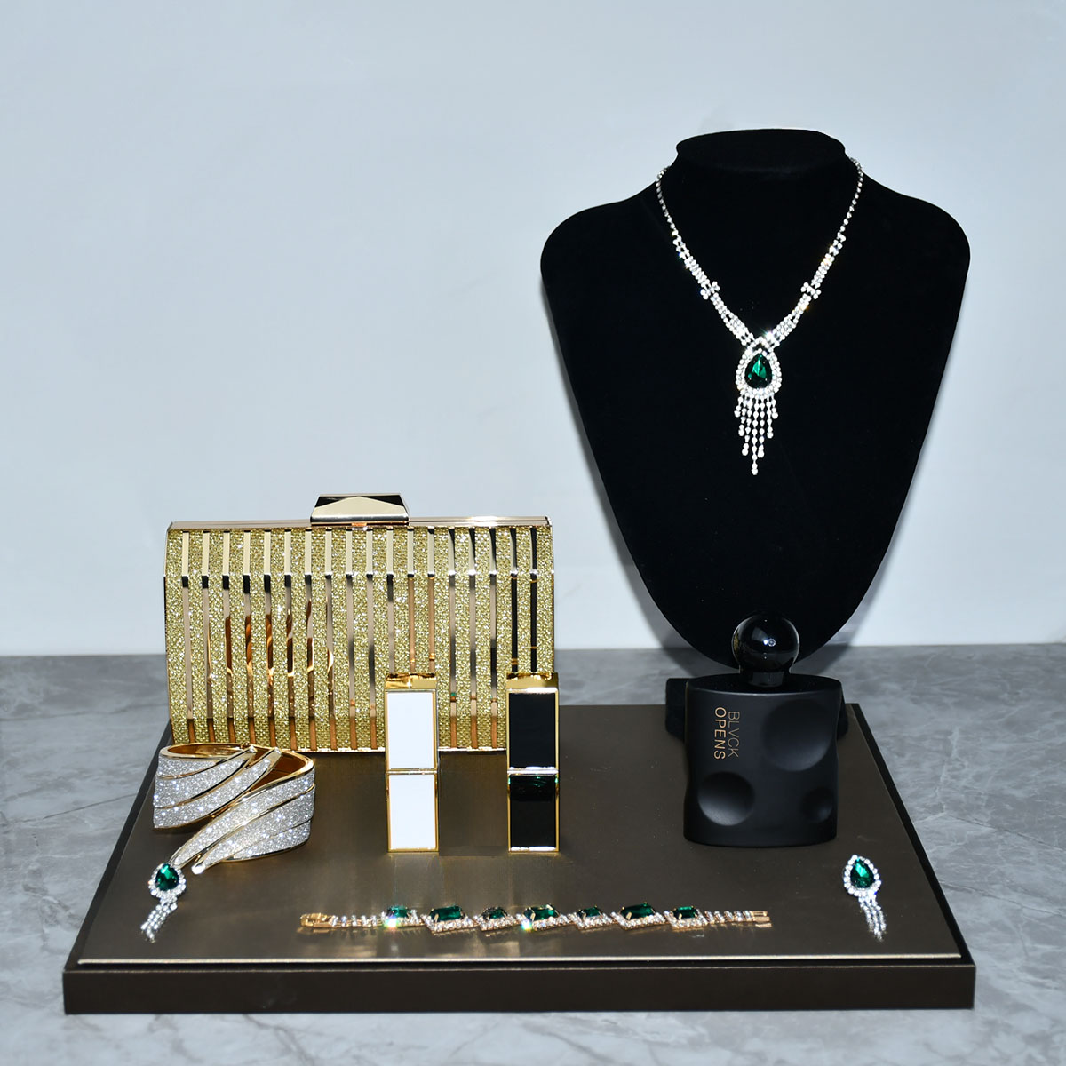 星韵软装 样板间女主卧摆件梳妆台装饰品道具衣帽间项链模特装饰