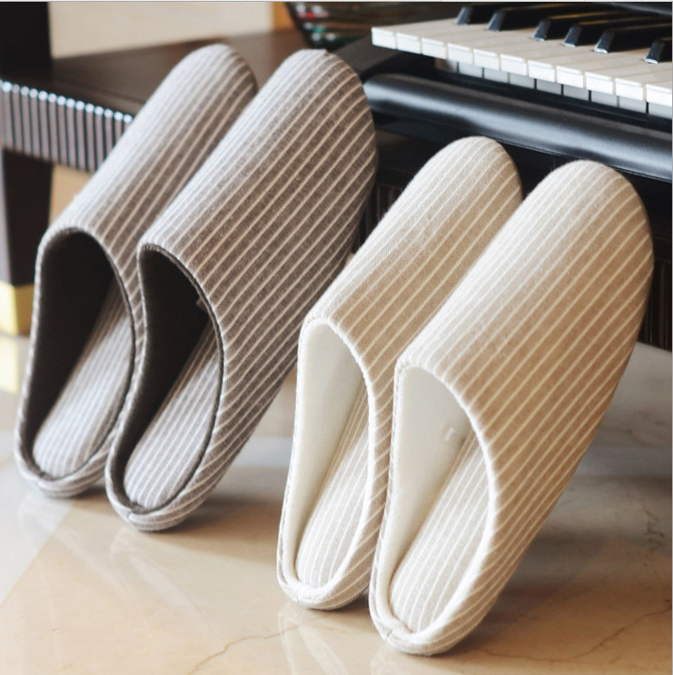 实拍样板房间衣帽间软装饰品摆件家居卫生间深色条纹软底拖鞋棉鞋