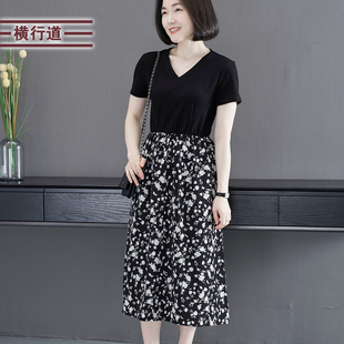 简约妈妈装 2025夏季 拼印花连衣裙女外穿大码 新款 甜美休闲V领短袖