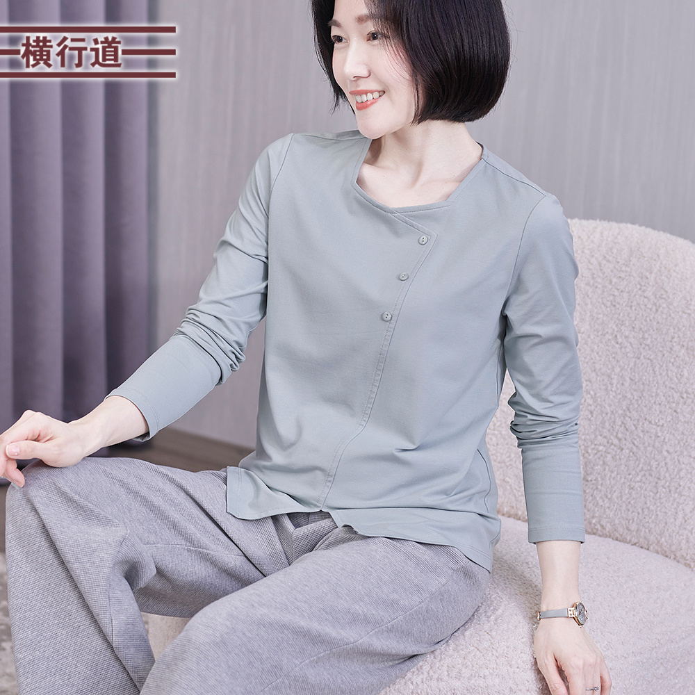 横行道长袖方领纯色打底衫