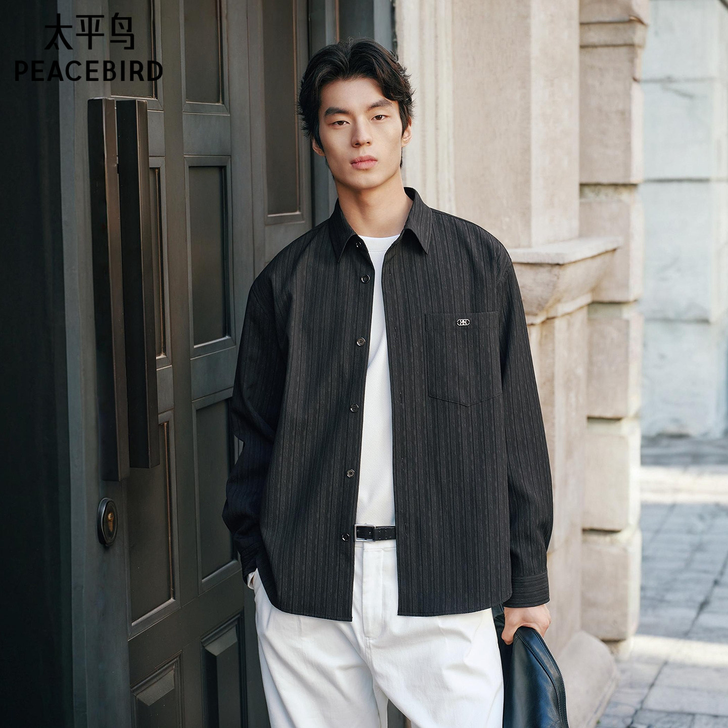 太平鸟时尚提花竖条肌理衬衫