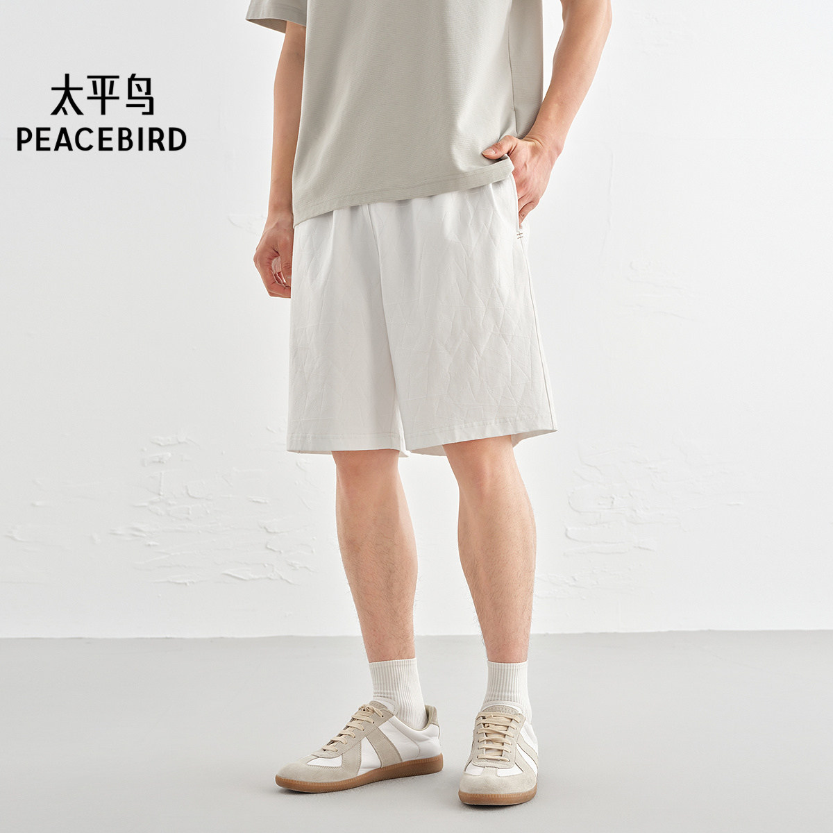 太平鸟男装暗纹提花休闲裤纯色中短裤贴袋缝标浅色中裤五分裤男