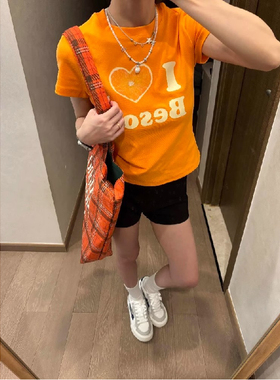多巴胺穿搭橙色t恤女夏季正肩短袖设计感甜辣妹修身显瘦短款上衣