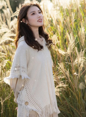 白色连帽针织衫女温柔甜美森系少女斗篷旅行穿搭围巾披肩上衣外搭