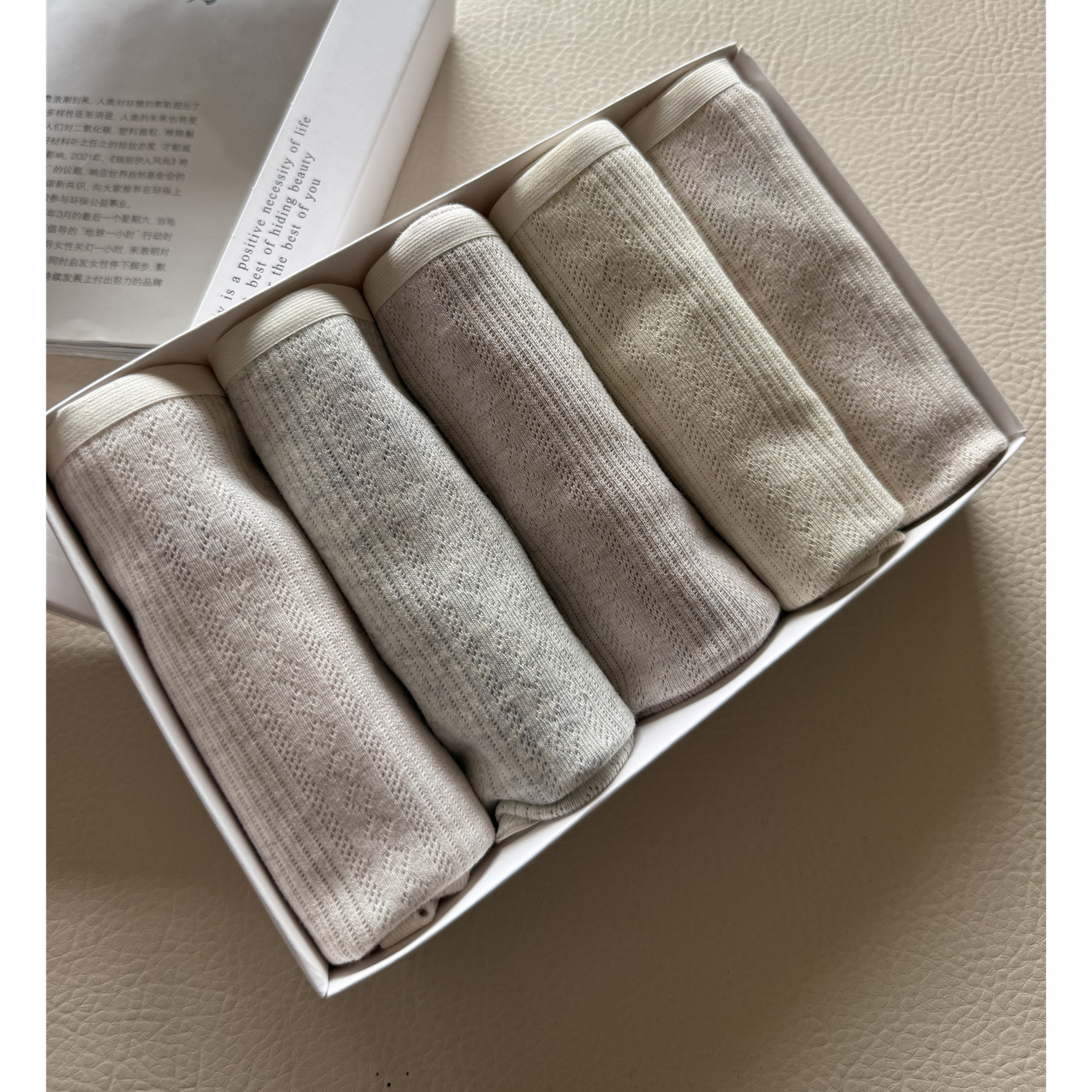 5条盒装10A抑菌蚕丝底档无痕彩棉内裤中腰舒适包臀三角内裤女四季