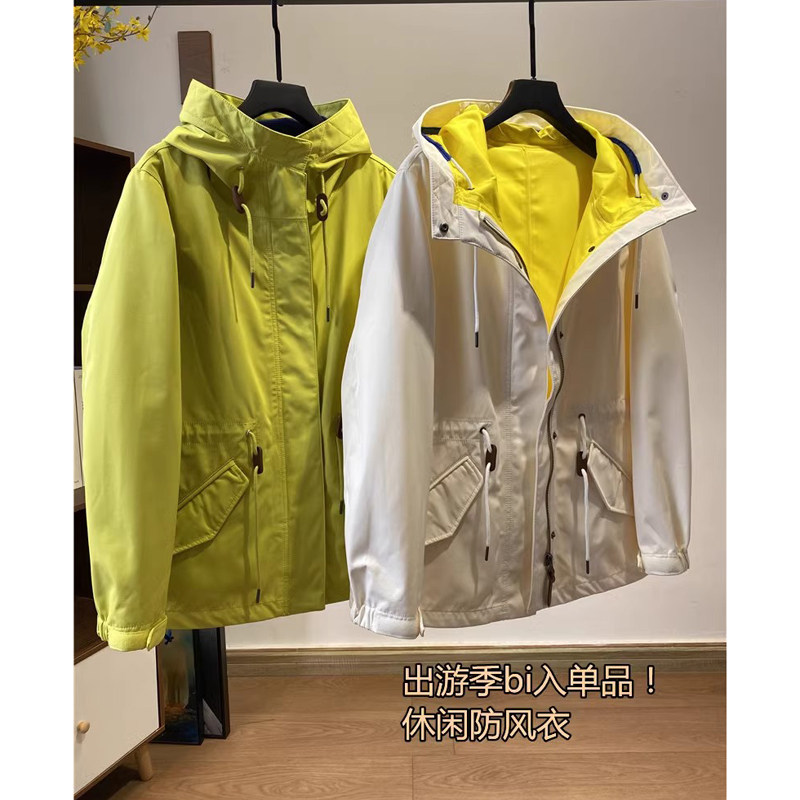 休闲风短外套防风防雨冲锋衣