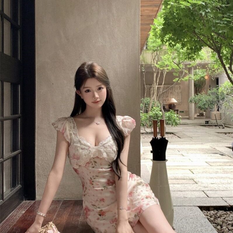 蕾丝碎花小飞袖连衣裙女2026连衣裙