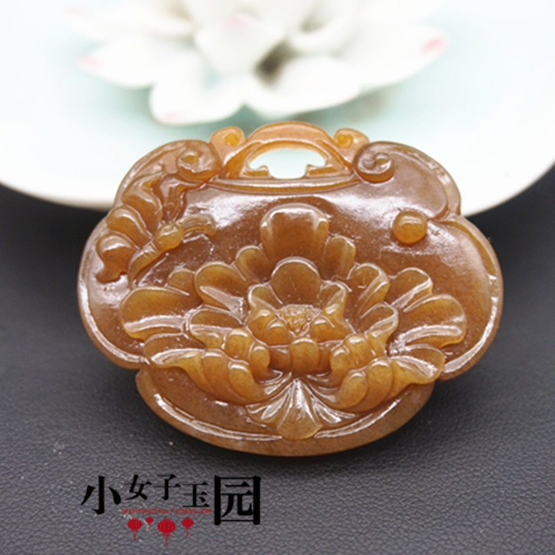 和田玉手工雕刻花开富贵吊坠挂件糖玉锁型牡丹花玉佩玉坠毛衣坠
