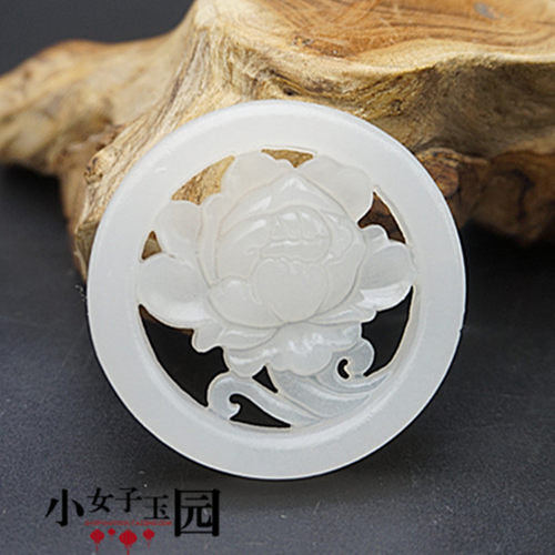 白玉镂空莲花配饰毛衣坠