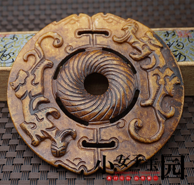 直径15厘米大款做旧玉璧复古雕刻赤龙玉佩玉坠岫玉赤龙玉璧