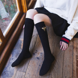 日本代购 TB网红长筒袜女中筒袜蜜蜂刺绣小腿袜日系堆堆袜街头长袜