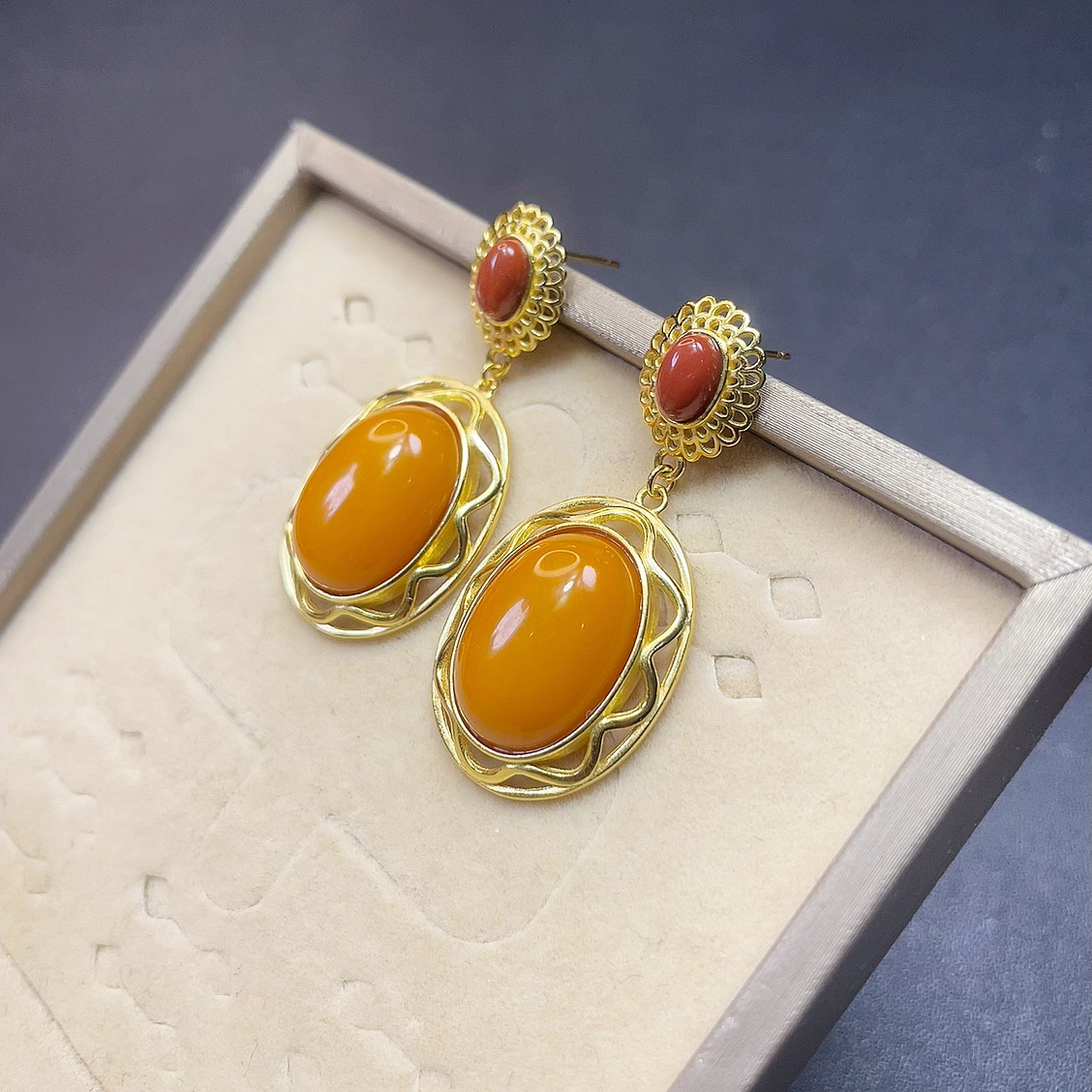 天然蜜蜡耳钉13x18MM椭圆S925银耳坠琥珀鸡油黄老蜡耳饰耳钉时尚