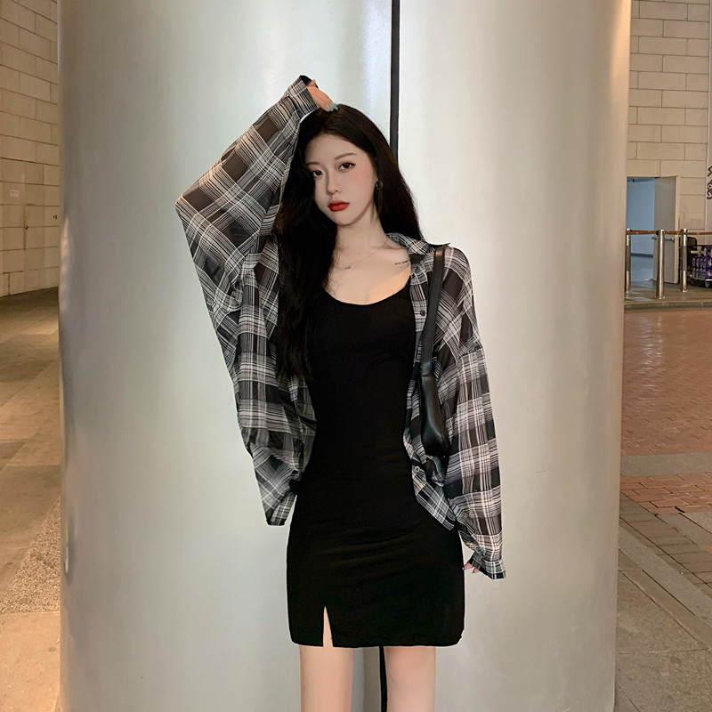 Real price loose and thin plaid shirt + two pieces of black slim waist split suspender skirt