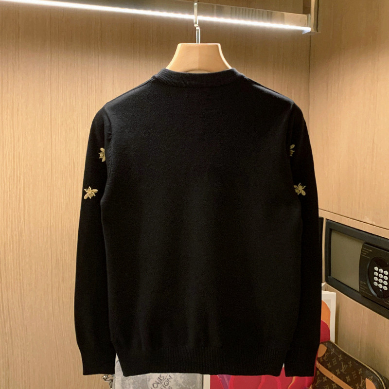 EUROPEAN STATION TIDE MENS PERSONALITY LIGHT LUXURY BASE KNITWEAR MENS BEE EMBROIDERY SLIM ROUND NECK SWEATER MENS AUTUMN AND WINTER