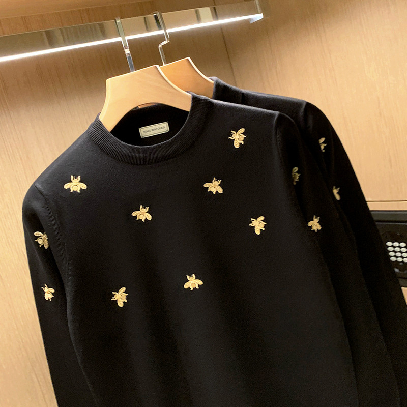 EUROPEAN STATION TIDE MENS PERSONALITY LIGHT LUXURY BASE KNITWEAR MENS BEE EMBROIDERY SLIM ROUND NECK SWEATER MENS AUTUMN AND WINTER
