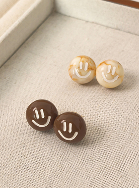 可爱M豆笑脸树脂S925银针耳钉美拉德秋冬耳环趣味设计感耳饰