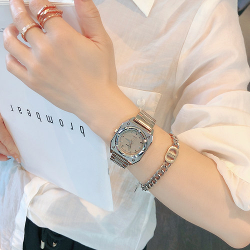 超薄方形时尚女士气质表赠手链！