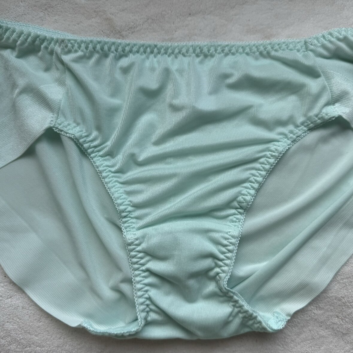 热卖出口韩国原单净版典雅黑色速干牛奶丝冰丝弹性女三角内裤棉裆